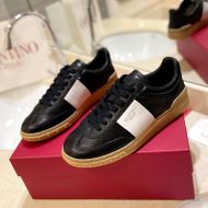 Valentino Upvillage Low-Top Sneakers Unisex Calfskin Black/White